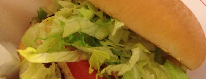 MOS Burger is one of Masahiro : понравившиеся места.