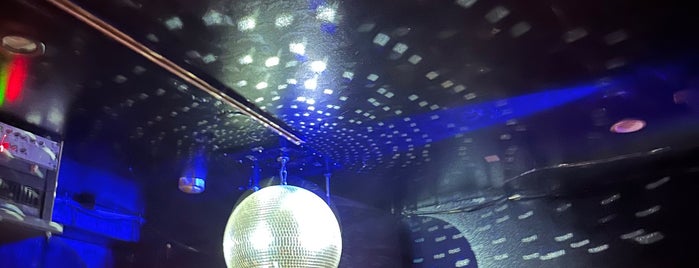 Shibuya BALL is one of Clubs/Dances/Music Spots.