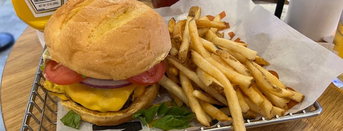 Smashburger is one of Locais curtidos por Anthony.