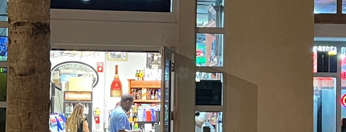 Liquor Store is one of สถานที่ที่ Char ถูกใจ.
