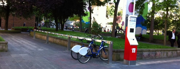 Estación de Bicicletas Bilbonbizi Plaza Rekalde is one of Estaciones de Bicicletas Bilbonbizi.