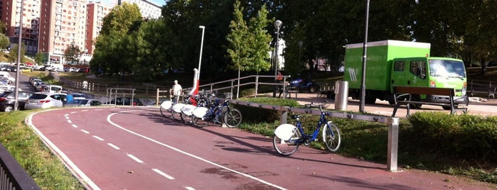 Estación de Bicicletas Bilbonbizi Bolueta is one of Estaciones de Bicicletas Bilbonbizi.