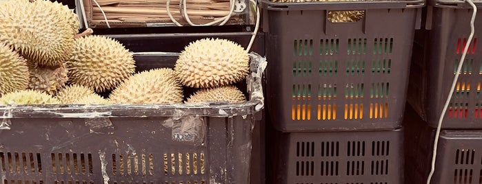 717 Trading Durian Specialist is one of Micheenli Guide: Top durian stalls in Singapore.