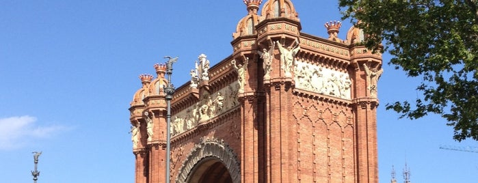 Arco del Triunfo is one of Sitios chulis de Barcelona.