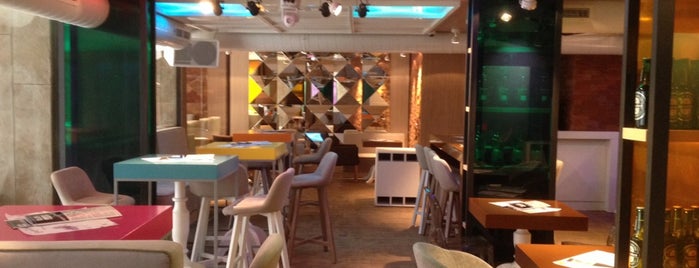 Raffy Terrasse Bar is one of Locais curtidos por Nikola.