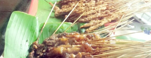 Sate Ayam Mojokerto "ABADI" is one of Lokasi Makan di Mojokerto.