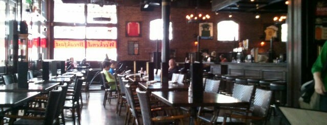 Thirsty Lion Pub & Grill is one of สถานที่ที่บันทึกไว้ของ Stephanie.