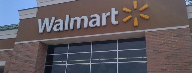 Walmart is one of Locais curtidos por Selena.