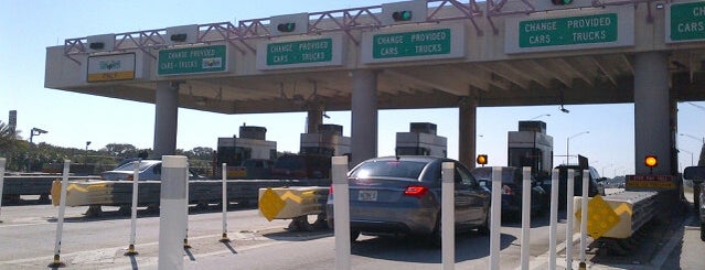 Sunshine Skyway Toll Booth (Southbound) is one of Locais curtidos por Meredith.