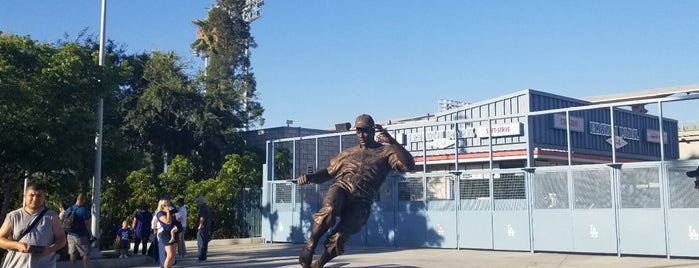 Jackie Robinson Statue is one of Christopher'in Beğendiği Mekanlar.