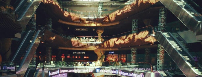 Piterland Mall is one of Санкт-Петербург. Comida & bebida & tiendas.