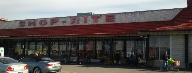 ShopRite is one of Tempat yang Disukai Lenny.