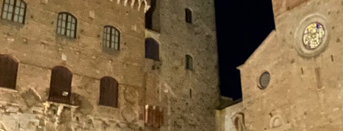 San Gimignano is one of Todo Toskana.