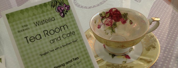 Wisteria Tea Room & Cafe is one of สถานที่ที่ Dana ถูกใจ.