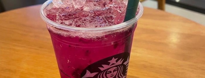 Starbucks is one of JuliOさんの保存済みスポット.