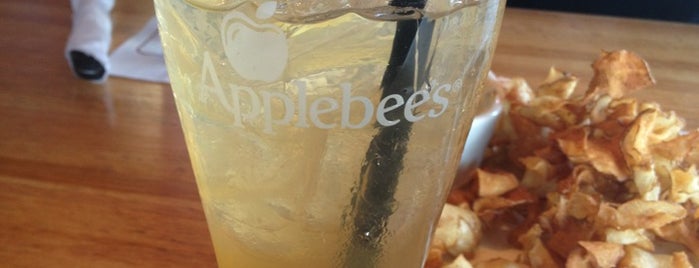 Applebee's Grill + Bar is one of Locais curtidos por Stuart.