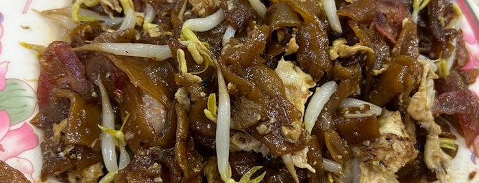 Mei Le Hwa (Duck Egg Char Koay Teow) is one of 小镇的味道.