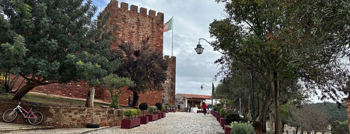 Castelo de Silves is one of Guía de Portugal.