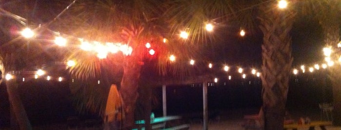 Paradise Beach Bar and Grill is one of Tempat yang Disukai Justin.