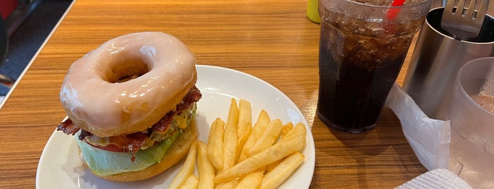 Burger & Milkshake CRANE is one of Tempat yang Disukai Mickaël.