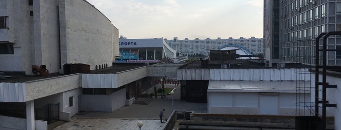 Паркинг ТЦ "Galleria Minsk" is one of Lugares favoritos de Dmitriy.