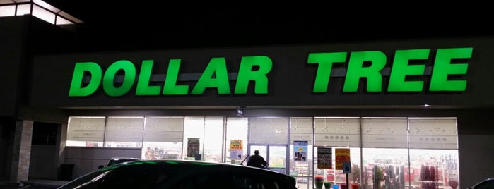 Dollar Tree is one of Janineさんのお気に入りスポット.