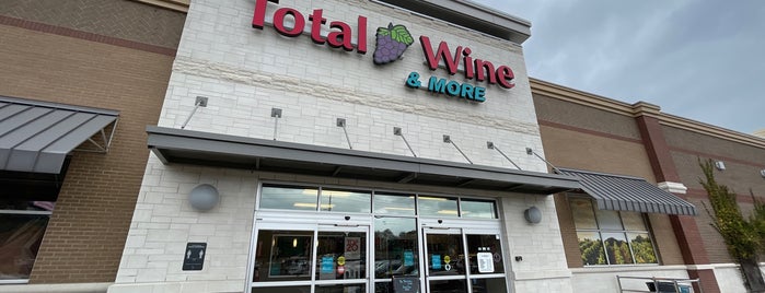 Total Wine & More is one of Orte, die Gregory gefallen.