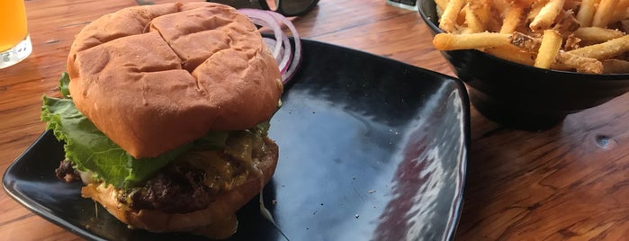 Crazee Burger is one of Tempat yang Disukai Mark.