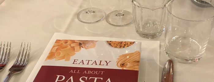 La Scuola di Eataly is one of Posti salvati di Kimmie.