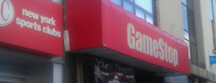 GameStop is one of สถานที่ที่ Ken ถูกใจ.