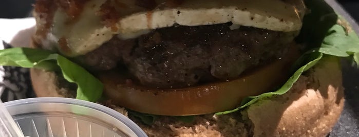 Guerrilha Food Truck Burger is one of Bares e pubs.