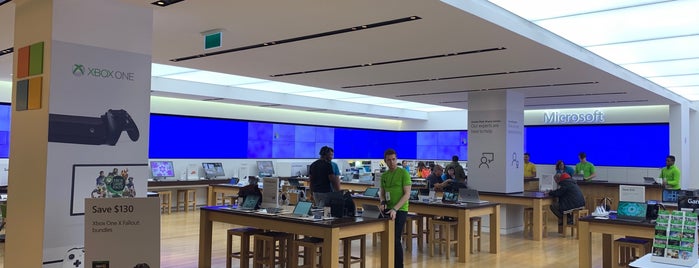 Microsoft Store is one of Maria Jose 님이 좋아한 장소.