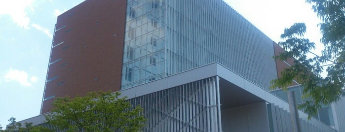 Machida City Hall is one of 槇文彦の建築 / List of Fumihiko Maki buildings.