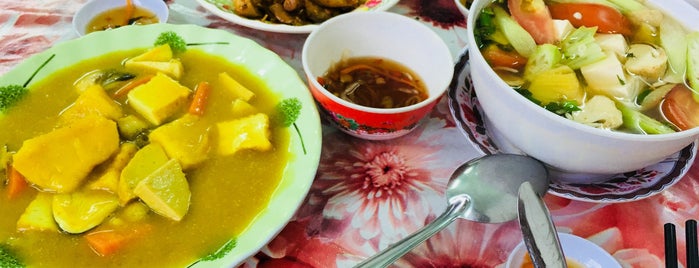 Quán Chay Tín Nghĩa is one of Saigon Vegetarian.