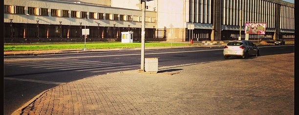 Круговой перекрёсток Энергетиков-Революции is one of Nearby.