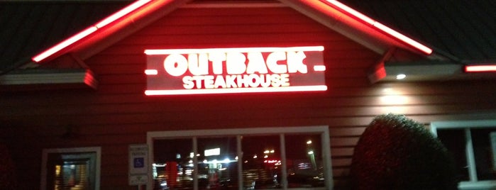 Outback Steakhouse is one of Lugares favoritos de Shawnee.