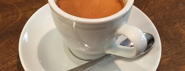 Mantra Specialty Coffee Bar is one of Nikoletta'nın Beğendiği Mekanlar.