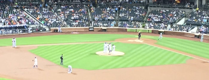 Citi Field is one of Robertさんのお気に入りスポット.
