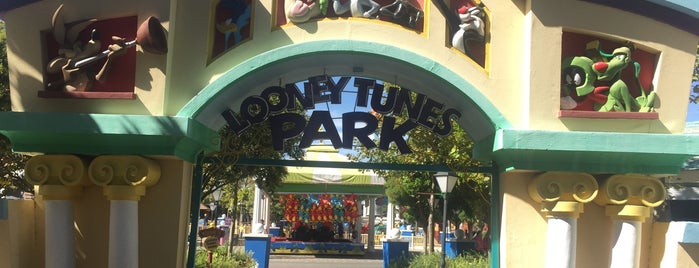 Plaza Fuente Looney Tunnes is one of a donde tengo que ir.