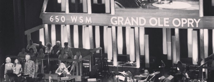 Grand Ole Opry House is one of Locais curtidos por Dave.