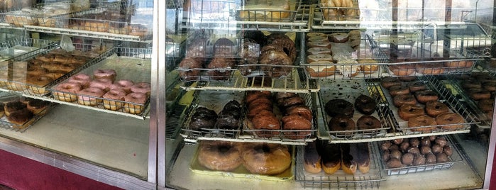 Dat Donut is one of Gespeicherte Orte von RJ.