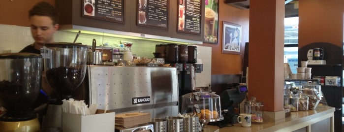 Second Cup Café is one of Locais curtidos por Darwin.