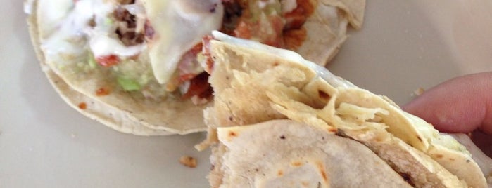 Tacos de Chuy is one of Posti che sono piaciuti a Leon.