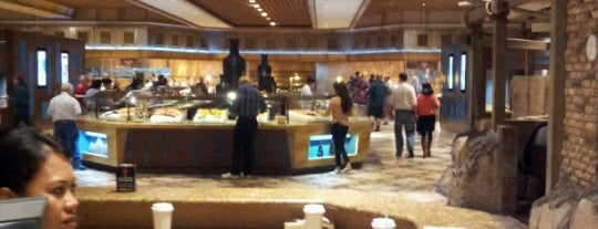 The Buffet at Luxor is one of Locais curtidos por Danny.