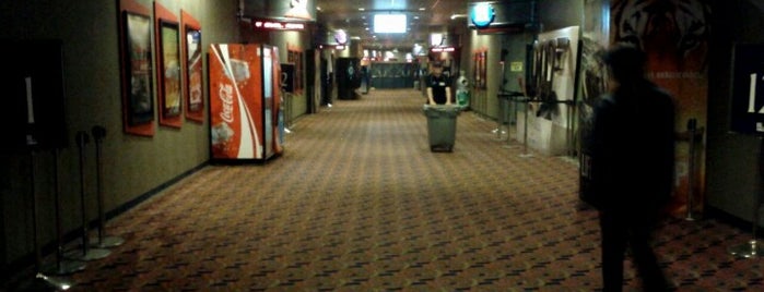 Cineplex Odeon Crowfoot Crossing is one of Posti che sono piaciuti a Dorsa.