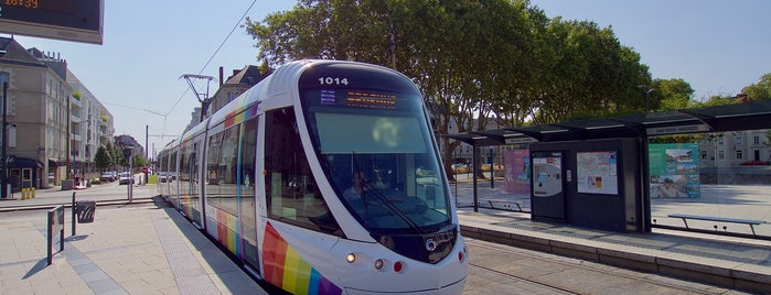 Station Saint-Serge-Université 🅰🅱 is one of Miscellaneous.