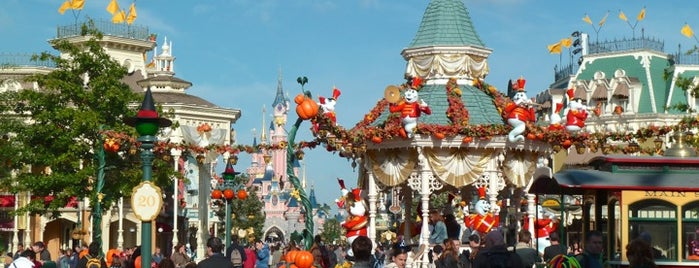 Town Square is one of Disneyland Paris.