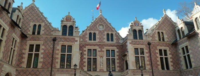 Hôtel Groslot is one of Orléans.