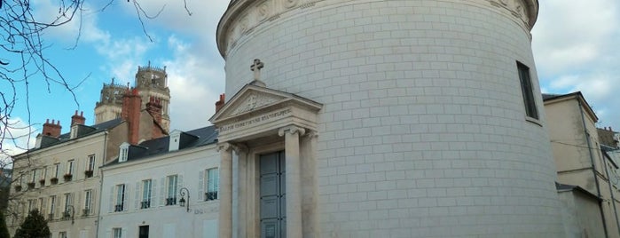 Temple Saint-Pierre Empont is one of Orléans.