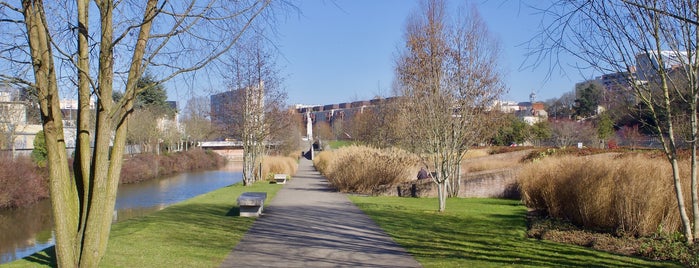 Île aux Planches is one of Le Mans.